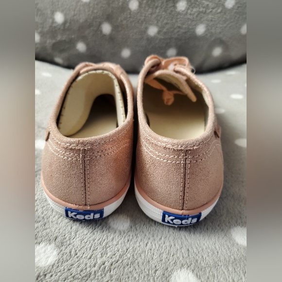Keds - Brand New never worn size 8.5 - Picture 4 of 17